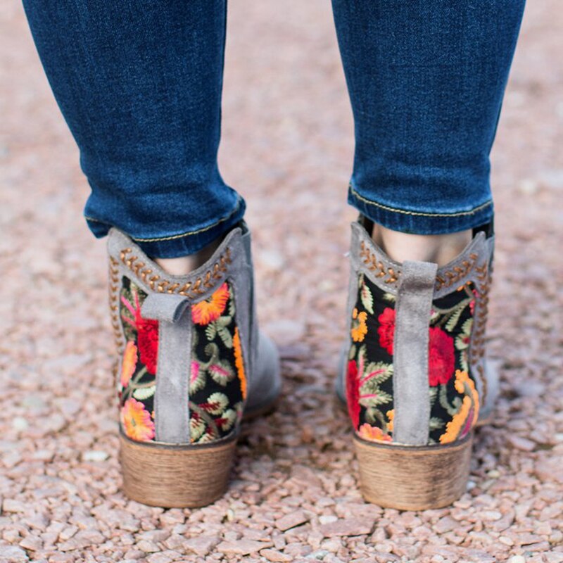 Dámské boty s květinami