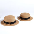 Pletený klobouček s černou stuhou