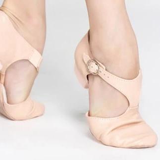 Taneční boty s nízkým podpatkem