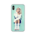 Ariana Grande kryt na IPhone