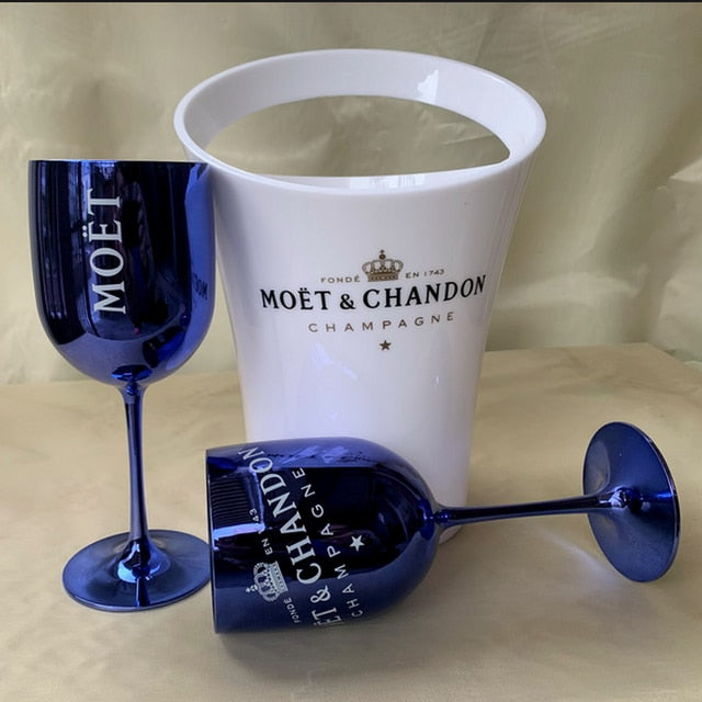 Platové skleničky a kbelík na šampaňské Moet