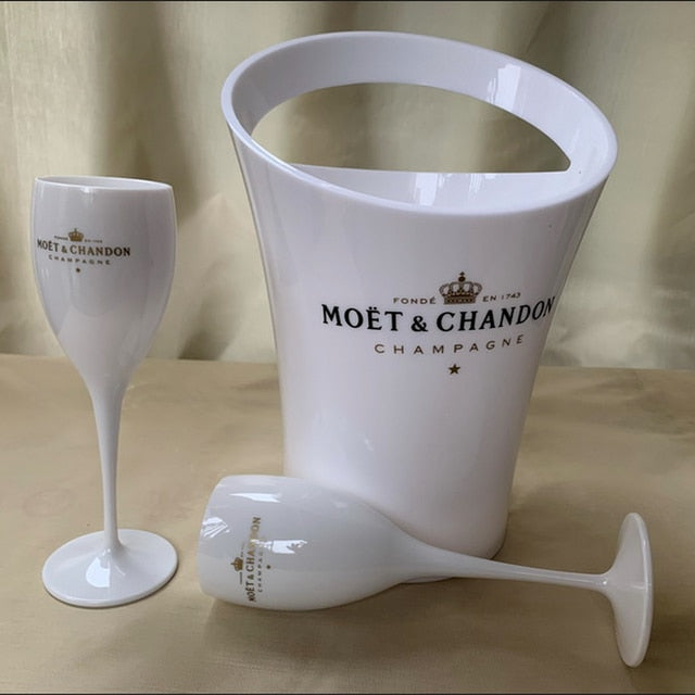 Platové skleničky a kbelík na šampaňské Moet