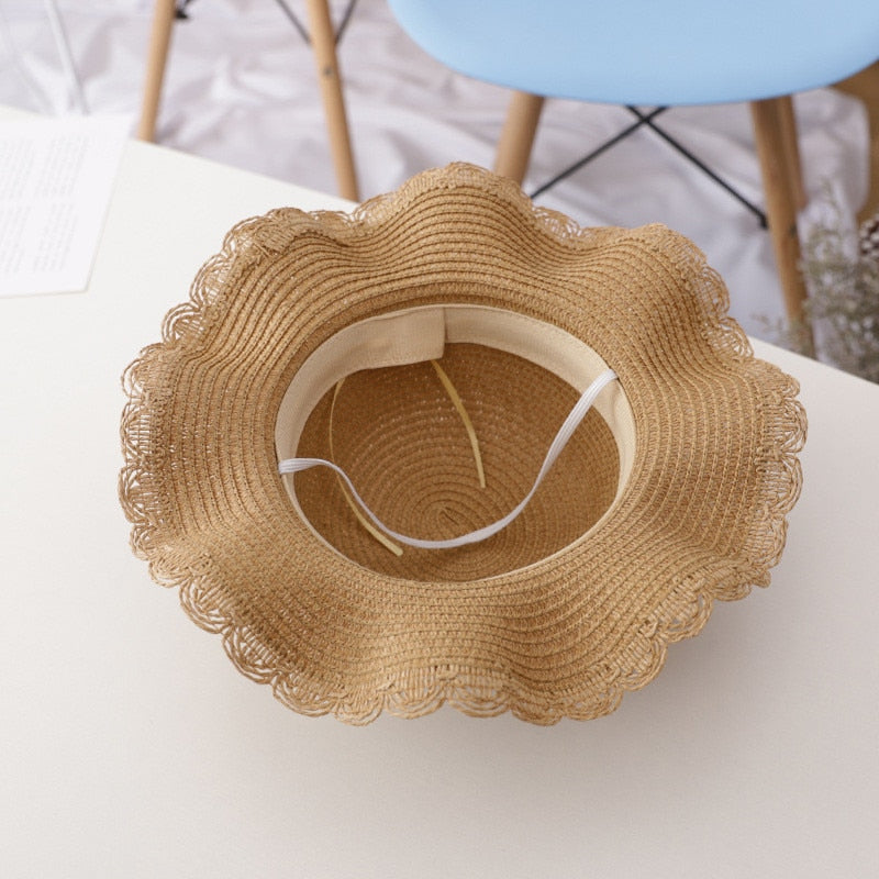 Letní klobouček s bambulkami